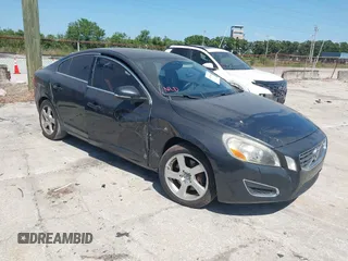 2012 Volvo S60 T5 с VIN YV1622FS7C2046680, выставлен на аукционе IAAI как лот 42170446 с пробегом 137 136 миль миль и . История ставок и продаж доступна на DreamBid. Изображение 1.