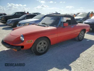 1982 Alfa Romeo Spider Veloce z VIN ZARBA5416C1014866, wystawiony jako Copart lot #74581864 z przebiegiem 26 202 mil mil oraz Szkody całkowita. Historia ofert i sprzedaży dostępna na DreamBid. Obrazek 1.