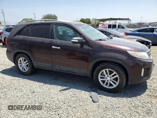 2014 Kia Sorento LX z VIN 5XYKT4A63EG434490, wystawiony jako Copart lot #57361795 z przebiegiem 146 278 mil mil oraz Czysty tytuł • Clean title. Historia ofert i sprzedaży dostępna na DreamBid. Obrazek 4.