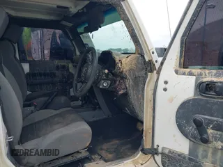 2008 Jeep Wrangler X z VIN 1J4FZ24108L653849, wystawiony jako IAAI lot #42305913 z przebiegiem 220 937 mil mil oraz . Historia ofert i sprzedaży dostępna na DreamBid. Obrazek 5.