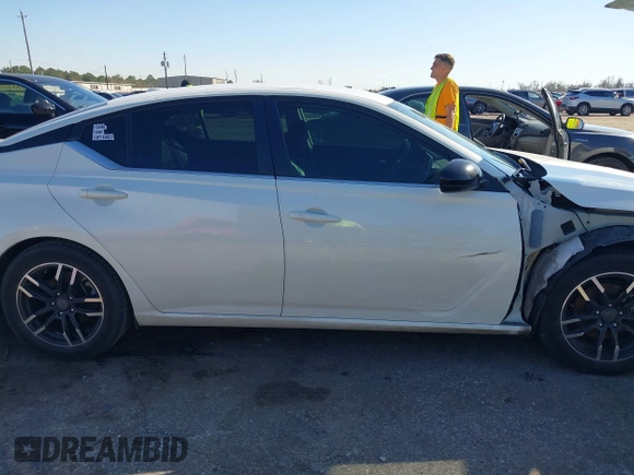 2022 Nissan Altima SR z VIN 1N4BL4CV8NN420653, wystawiony jako IAAI lot #41633021 z przebiegiem 61 284 mil mil oraz . Historia ofert i sprzedaży dostępna na DreamBid. Obrazek 13.