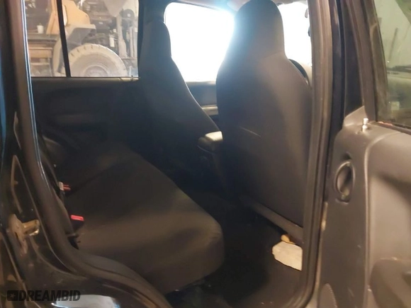 2004 Jeep Liberty Sport with VIN 1J4GL48K44W221827, listed as a IAAI auction lot 41691349 with 157,642 mi miles. Bid and sale history available at carsss.com. Image 8.
