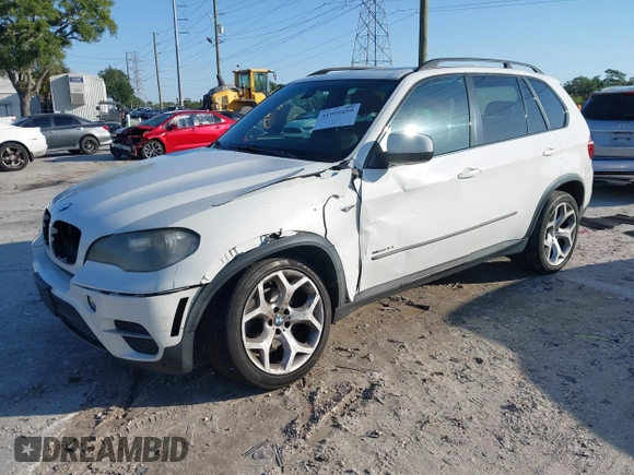 2011 BMW X5 35i with VIN 5UXZV4C52BL410497, listed as a IAAI auction lot 41995459 with 162,781 mi miles. Bid and sale history available at carsss.com. Image 2.
