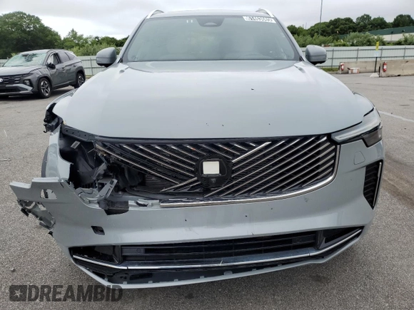 2025 Volvo XC90 Plus with VIN YV4062PB0S1356430, listed as a Copart auction lot 61463685 with 7,901 mi miles and Clean title. Bid and sale history available at DreamBid. Image 5.