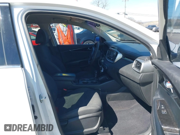 2016 Kia Sorento LX with VIN 5XYPG4A39GG106459, listed as a IAAI auction lot 41790974 with 107,994 mi miles. Bid and sale history available at carsss.com. Image 5.