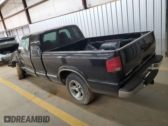 2001 Chevrolet S-10 LS with VIN 1GCCS19W518137894, listed as a Copart auction lot 51123925 with Not Provided miles and Salvage Title. Bid and sale history available at DreamBid. Image 2.