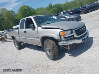 2004 GMC Sierra 2500HD SLE with VIN 1GTHK29G84E401555, listed as a IAAI auction lot 42012635 with 1 mi miles. Bid and sale history available at carsss.com. Image 1.