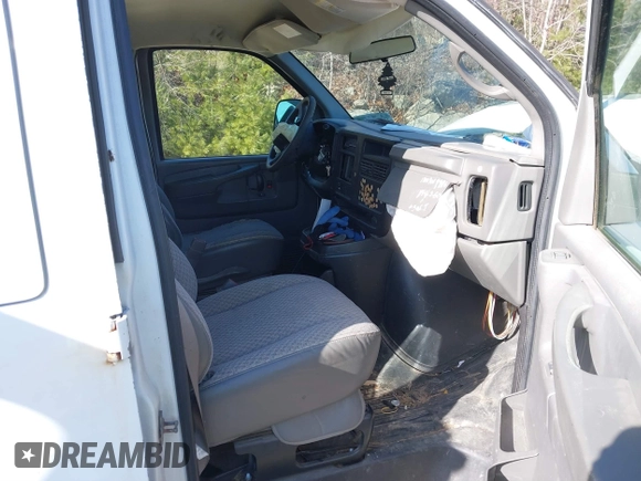 2007 GMC Savana Cargo with VIN 1GTGG25V771121736, listed as a IAAI auction lot 41805051 with 256,805 mi miles. Bid and sale history available at carsss.com. Image 5.