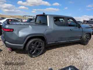2025 Rivian R1T Adventure z VIN 7FCTGBAA6SN035587, wystawiony jako Copart lot #49142625 z przebiegiem Nie podano mil oraz Szkody całkowita. Historia ofert i sprzedaży dostępna na DreamBid. Obrazek 3.