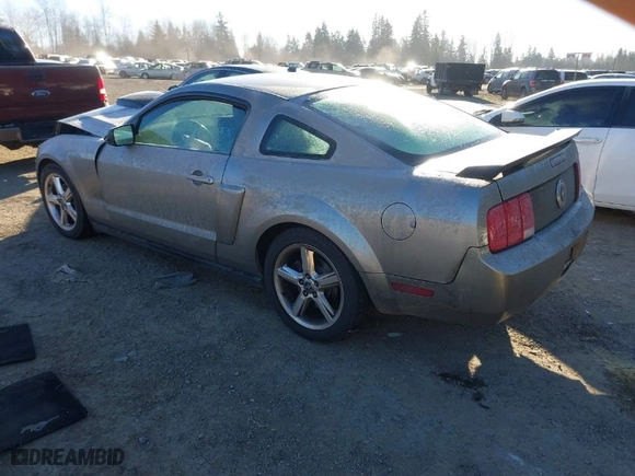 2008 Ford Mustang Deluxe with VIN 1ZVHT80N385164388, listed as a IAAI auction lot 41414948 with 1 miles. Bid and sale history available at carsss.com. Image 3.