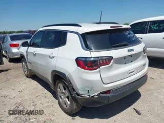 2022 Jeep Compass Latitude с VIN 3C4NJCBB4NT210839, выставлен на аукционе IAAI как лот 42085461 с пробегом 27 638 миль миль и . История ставок и продаж доступна на DreamBid. Изображение 3.