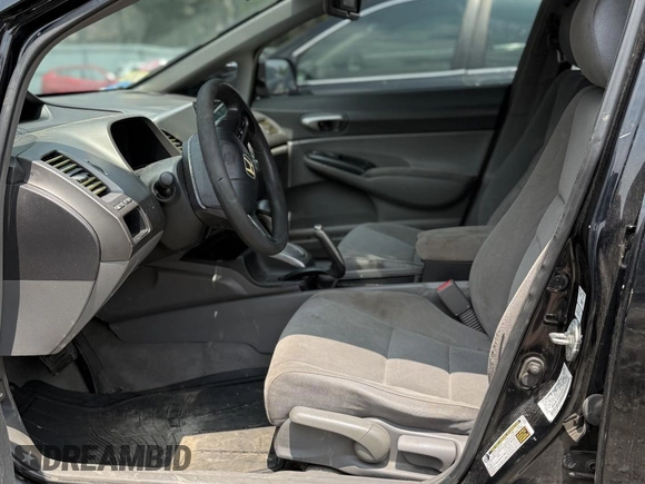 2008 Honda Civic LX z VIN 2HGFA16598H328610, wystawiony jako Copart lot #59426675 z przebiegiem 177 397 mil mil oraz Czysty tytuł • Clean title. Historia ofert i sprzedaży dostępna na DreamBid. Obrazek 7.
