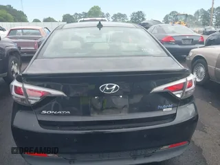 2017 Hyundai Sonata Limited with VIN KMHE34L10HA055090, listed as a IAAI auction lot 42206364 with 110,521 mi miles and . Bid and sale history available at DreamBid. Image 16.