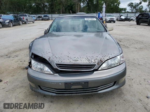 2001 Lexus ES 300 with VIN JT8BF28G615110977, listed as a Copart auction lot 55073025 with 194,948 mi miles and Salvage Title. Bid and sale history available at DreamBid. Image 5.