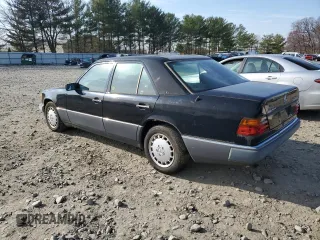 1993 Mercedes-Benz 300 with VIN WDBEB28E6PB878265, listed as a Copart auction lot 50939465 with 229,635 mi miles and Clean Title. Bid and sale history available at DreamBid. Image 2.