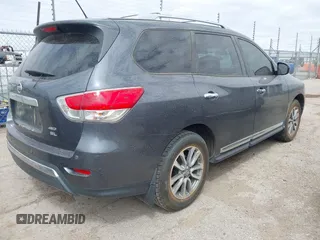 2013 Nissan Pathfinder SL with VIN 5N1AR2MM4DC630445, listed as a IAAI auction lot 41946196 with 196,192 mi miles. Bid and sale history available at carsss.com. Image 4.