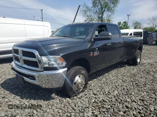 2018 Ram 3500 Tradesman z VIN 3C63RRGLXJG330630, wystawiony jako Copart lot #55479945 z przebiegiem 101 312 mil mil oraz Czysty tytuł • Clean title. Historia ofert i sprzedaży dostępna na DreamBid. Obrazek 1.