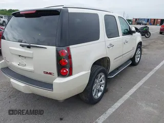 2013 GMC Yukon Denali z VIN 1GKS2EEF4DR358429, wystawiony jako IAAI lot #42182845 z przebiegiem 161 020 mil mil oraz . Historia ofert i sprzedaży dostępna na DreamBid. Obrazek 4.