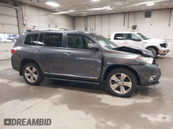 2013 Toyota Highlander Limited z VIN 5TDDK3EH1DS271468, wystawiony jako IAAI lot #42147451 z przebiegiem 98 139 mil mil oraz . Historia ofert i sprzedaży dostępna na DreamBid. Obrazek 14.