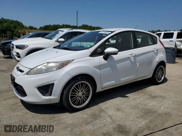 2012 Ford Fiesta SE z VIN 3FADP4EJ9CM148404, wystawiony jako Copart lot #59150695 z przebiegiem 84 705 mil mil oraz Czysty tytuł • Clean title. Historia ofert i sprzedaży dostępna na DreamBid. Obrazek 1.