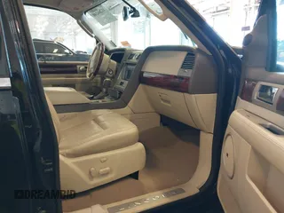 2004 Lincoln Navigator Luxury z VIN 5LMFU28R24LJ32994, wystawiony jako IAAI lot #41264240 z przebiegiem 210 421 mil mil oraz . Historia ofert i sprzedaży dostępna na DreamBid. Obrazek 5.