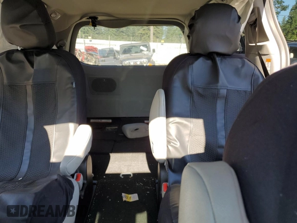 2018 Toyota Sienna XLE with VIN 5TDDZ3DC6JS196196, listed as a Copart auction lot 60103275 with 71,209 mi miles and Salvage title. Bid and sale history available at DreamBid. Image 10.