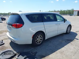 2017 Chrysler Pacifica Touring z VIN 2C4RC1DG6HR831175, wystawiony jako IAAI lot #42329800 z przebiegiem 320 507 mil mil oraz . Historia ofert i sprzedaży dostępna na DreamBid. Obrazek 4.