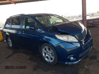 2012 Toyota Sienna SE with VIN 5TDXK3DC0CS264643, listed as a IAAI auction lot 42004082 with 118,675 mi miles. Bid and sale history available at carsss.com. Image 1.