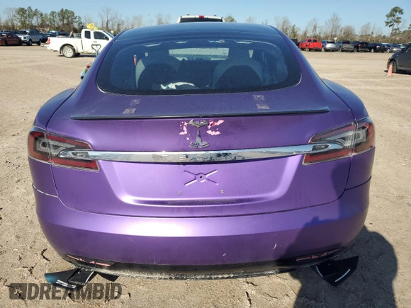 2020 Tesla Model S Performance z VIN 5YJSA1E44LF364189, wystawiony jako Copart lot #46700235 z przebiegiem 52 429 mil mil oraz Szkoda całkowita • Salvage title. Historia ofert i sprzedaży dostępna na DreamBid. Obrazek 6.