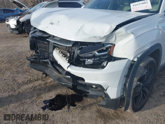 2018 Volkswagen Atlas SEL with VIN 1V2ER2CA5JC586141, listed as a IAAI auction lot 41637882 with 80,515 mi miles and . Bid and sale history available at DreamBid. Image 6.
