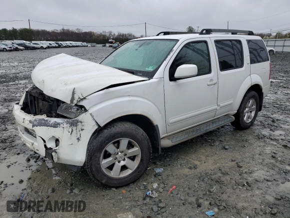 2010 Nissan Pathfinder SE z VIN 5N1AR1NB2AC605384, wystawiony jako Copart lot #52105735 z przebiegiem 138 019 mil mil oraz Szkoda całkowita • Salvage title. Historia ofert i sprzedaży dostępna na DreamBid. Obrazek 1.