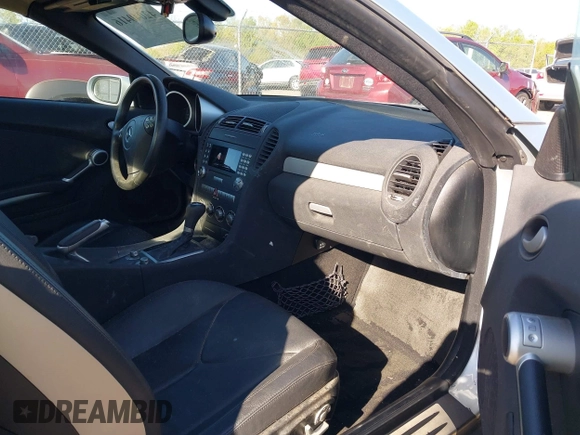 2006 Mercedes-Benz SLK-Class 3.0L with VIN WDBWK54F86F085545, listed as a IAAI auction lot 42040416 with 48,352 mi miles. Bid and sale history available at carsss.com. Image 5.