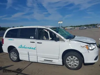 2019 Dodge Grand Caravan SE with VIN 2C7WDGBG7KR808178, listed as a IAAI auction lot 39601907 with 128,458 mi miles. Bid and sale history available at carsss.com. Image 13.