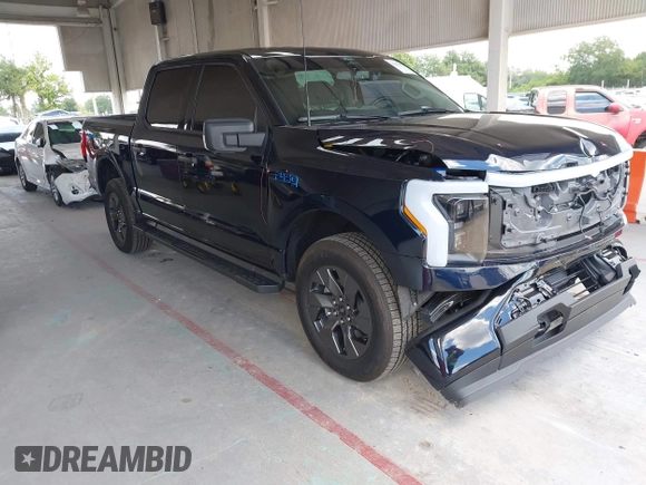 2024 Ford F-150 Lightning XLT z VIN 1FTVW3LK9RWG08466, wystawiony jako IAAI lot #42251872 z przebiegiem 3 045 mil mil oraz . Historia ofert i sprzedaży dostępna na DreamBid. Obrazek 1.