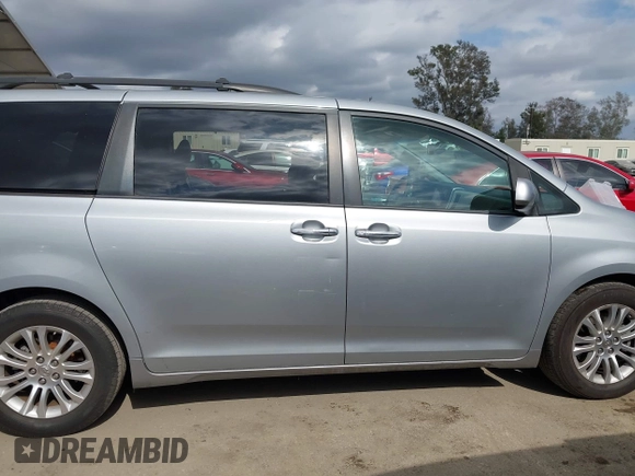 2015 Toyota Sienna XLE with VIN 5TDYK3DC1FS611521, listed as a IAAI auction lot 42136356 with 102,734 mi miles. Bid and sale history available at carsss.com. Image 14.