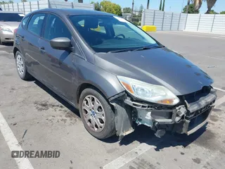 2012 Ford Focus SE z VIN 1FAHP3K20CL305022, wystawiony jako IAAI lot #42349078 z przebiegiem 148 664 mil mil oraz . Historia ofert i sprzedaży dostępna na DreamBid. Obrazek 1.