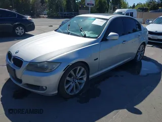 2009 BMW 3 Series 328i z VIN WBAPH73529E126672, wystawiony jako IAAI lot #42269002 z przebiegiem 146 329 mil mil oraz . Historia ofert i sprzedaży dostępna na DreamBid. Obrazek 2.