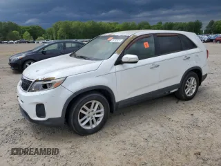 2014 Kia Sorento LX z VIN 5XYKT3A68EG537026, wystawiony jako Copart lot #55183825 z przebiegiem 144 986 mil mil oraz Czysty tytuł • Clean title. Historia ofert i sprzedaży dostępna na DreamBid. Obrazek 1.