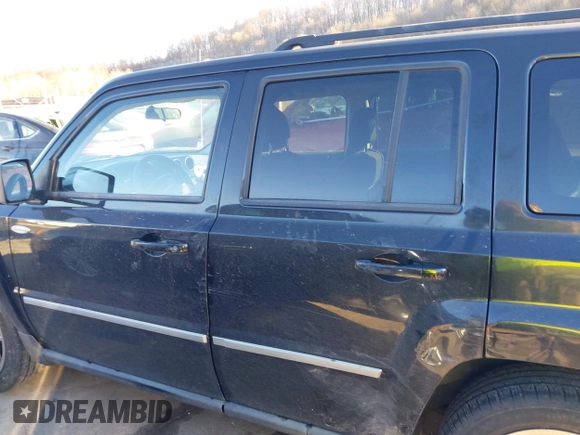 2010 Jeep Patriot Sport z VIN 1J4NF1GB2AD638062, wystawiony jako IAAI lot #41051186 z przebiegiem 204 239 mil mil oraz . Historia ofert i sprzedaży dostępna na DreamBid. Obrazek 14.