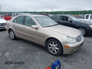 2004 Mercedes-Benz C 240 z VIN WDBRF81J14F450611, wystawiony jako IAAI lot #42420473 z przebiegiem 104 498 mil mil oraz . Historia ofert i sprzedaży dostępna na DreamBid. Obrazek 1.