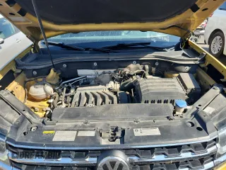 2018 Volkswagen Atlas SE with VIN 1V2DR2CA1JC549051, listed as a Copart auction lot 60279295 with 121,063 mi miles and Salvage title. Bid and sale history available at DreamBid. Image 12.