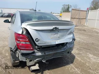 2018 Chevrolet Sonic LT z VIN 1G1JD5SH8J4100214, wystawiony jako IAAI lot #42133743 z przebiegiem 103 508 mil mil oraz . Historia ofert i sprzedaży dostępna na DreamBid. Obrazek 6.