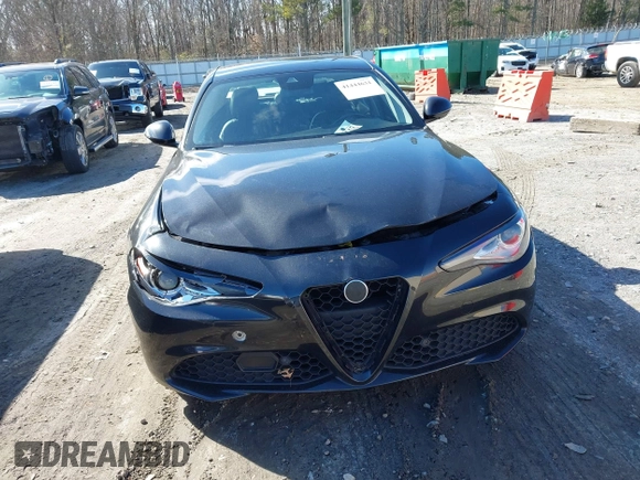 2017 Alfa Romeo Giulia Ti z VIN ZARFAECN4H7551195, wystawiony jako IAAI lot #41444631 z przebiegiem 72 596 mil mil oraz . Historia ofert i sprzedaży dostępna na DreamBid. Obrazek 12.