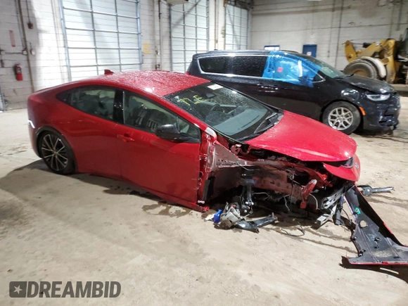 2024 Toyota Prius LE z VIN JTDADABU6R3021347, wystawiony jako Copart lot #51042095 z przebiegiem 1 460 mil mil oraz Szkoda całkowita • Salvage title. Historia ofert i sprzedaży dostępna na DreamBid. Obrazek 4.