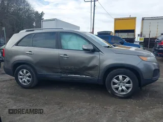 2011 Kia Sorento LX with VIN 5XYKTDA2XBG122465, listed as a IAAI auction lot 41832935 with 163,873 mi miles. Bid and sale history available at carsss.com. Image 13.