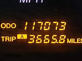 2004 Lexus LS 430 z VIN JTHBN36F840154239, wystawiony jako IAAI lot #42321185 z przebiegiem 117 073 mil mil oraz . Historia ofert i sprzedaży dostępna na DreamBid. Obrazek 15.