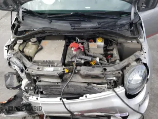 2018 FIAT 500e z VIN 3C3CFFGE2JT362534, wystawiony jako Copart lot #52815675 z przebiegiem 66 498 mil mil oraz Szkoda całkowita • Salvage title. Historia ofert i sprzedaży dostępna na DreamBid. Obrazek 12.