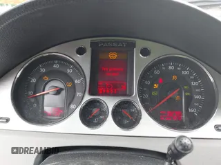 2006 Volkswagen Passat 3.6L V6 с VIN WVWCU73C96E215940, выставлен на аукционе IAAI как лот 42257810 с пробегом 102 795 миль миль и . История ставок и продаж доступна на DreamBid. Изображение 7.