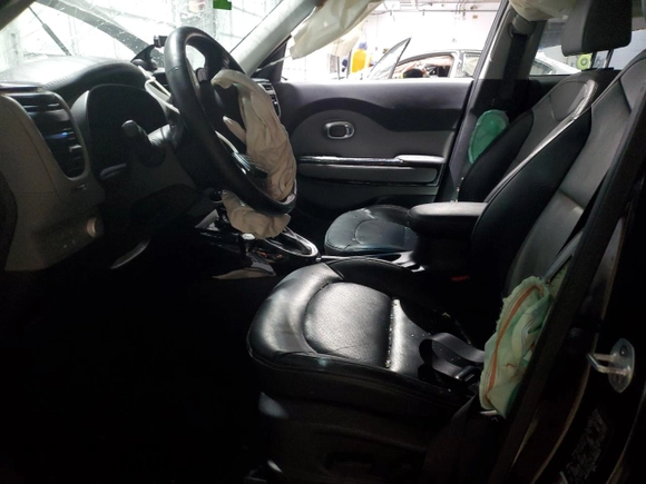 2019 Kia Soul + with VIN KNDJP3A59K7694323, listed as a Copart auction lot 44207085 with 35,252 mi miles and Salvage Title. Bid and sale history available at DreamBid. Image 7.