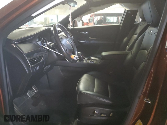 2019 Cadillac XT4 FWD Sport z VIN 1GYFZER43KF176425, wystawiony jako Copart lot #45782685 z przebiegiem 94 986 mil mil oraz Szkoda całkowita • Salvage title. Historia ofert i sprzedaży dostępna na DreamBid. Obrazek 7.